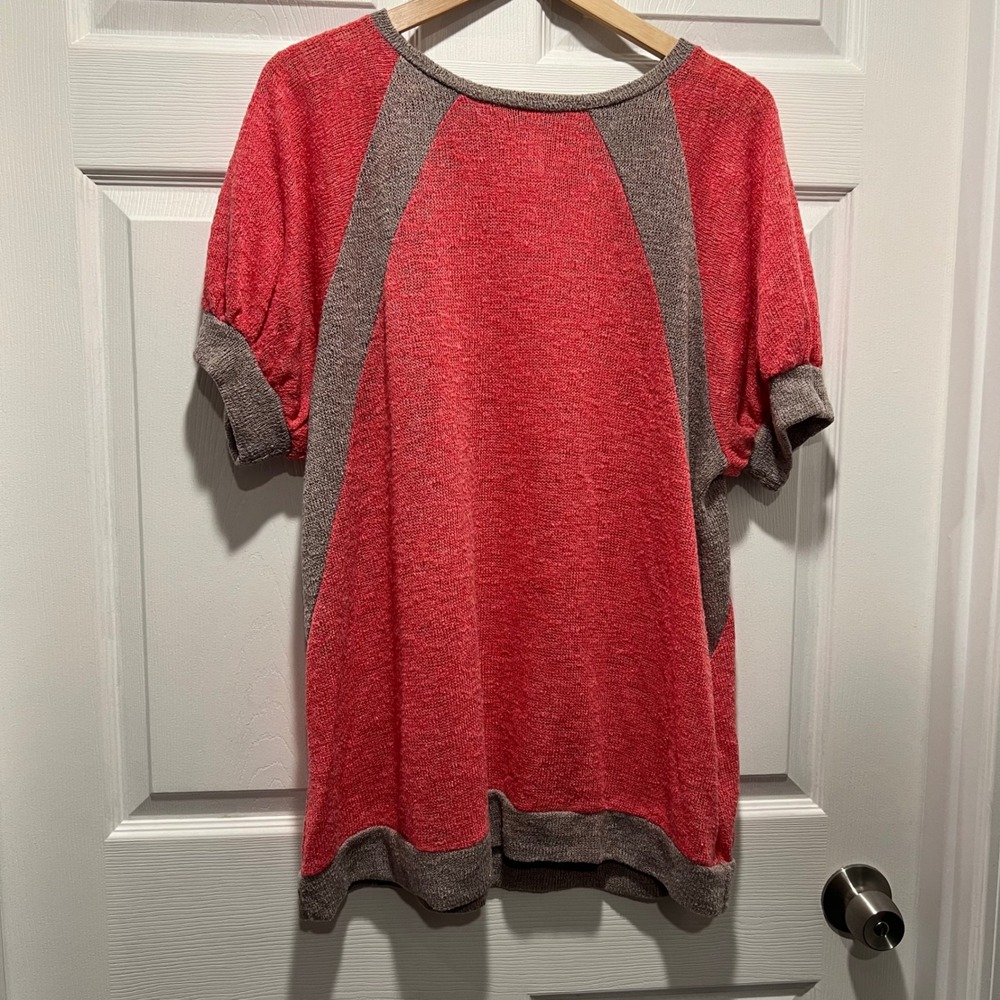 Emerald brand knit top size 2x salmon and grey color